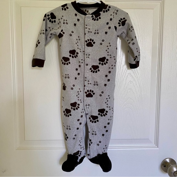 Bundle of Fuzzy Pajamas/Sleepers 6-9M - Picture 4 of 15